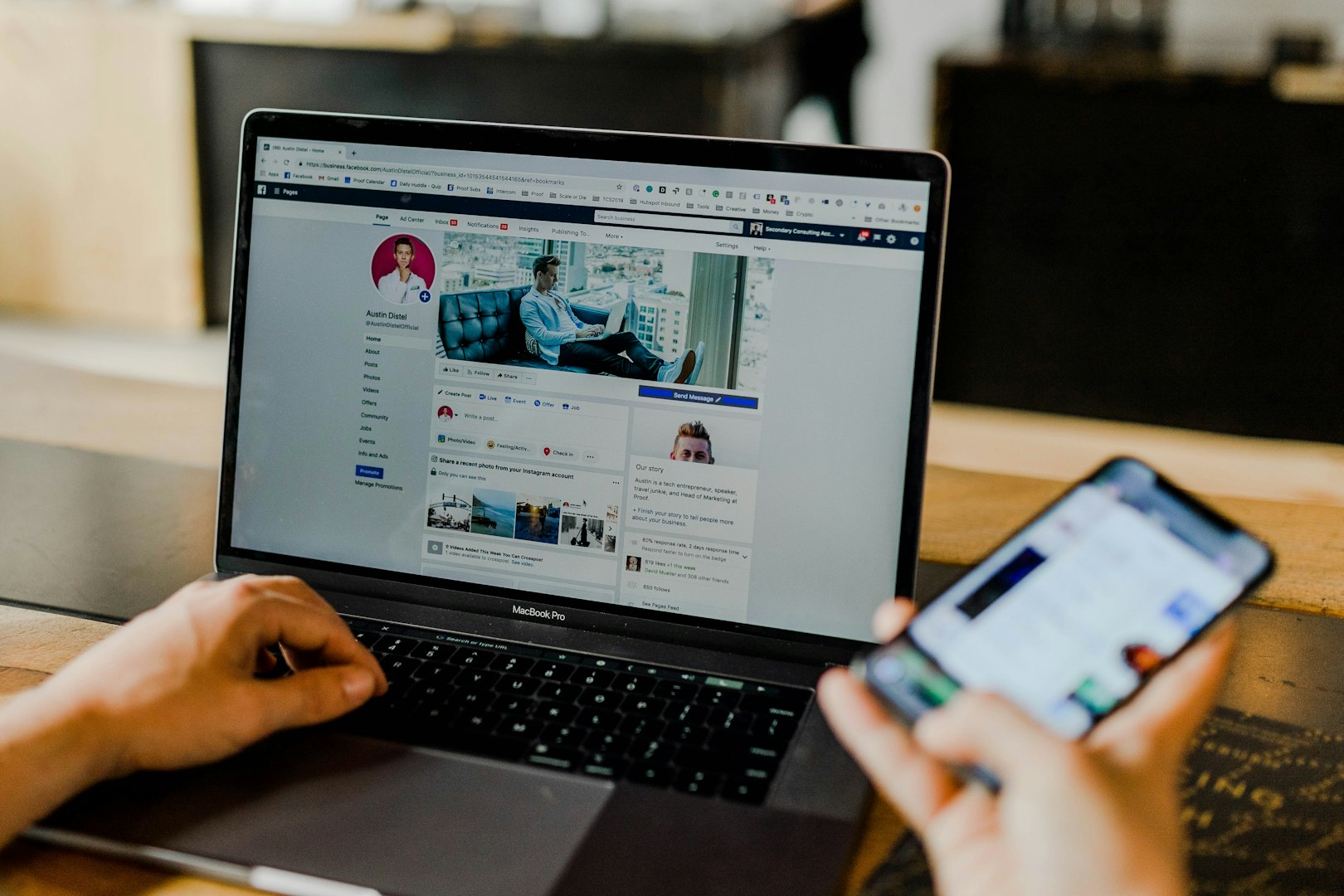 Vi kan annonsering på Facebook. R-Creative.se kan hjälpa dig nå resultat i social medier och på Google.