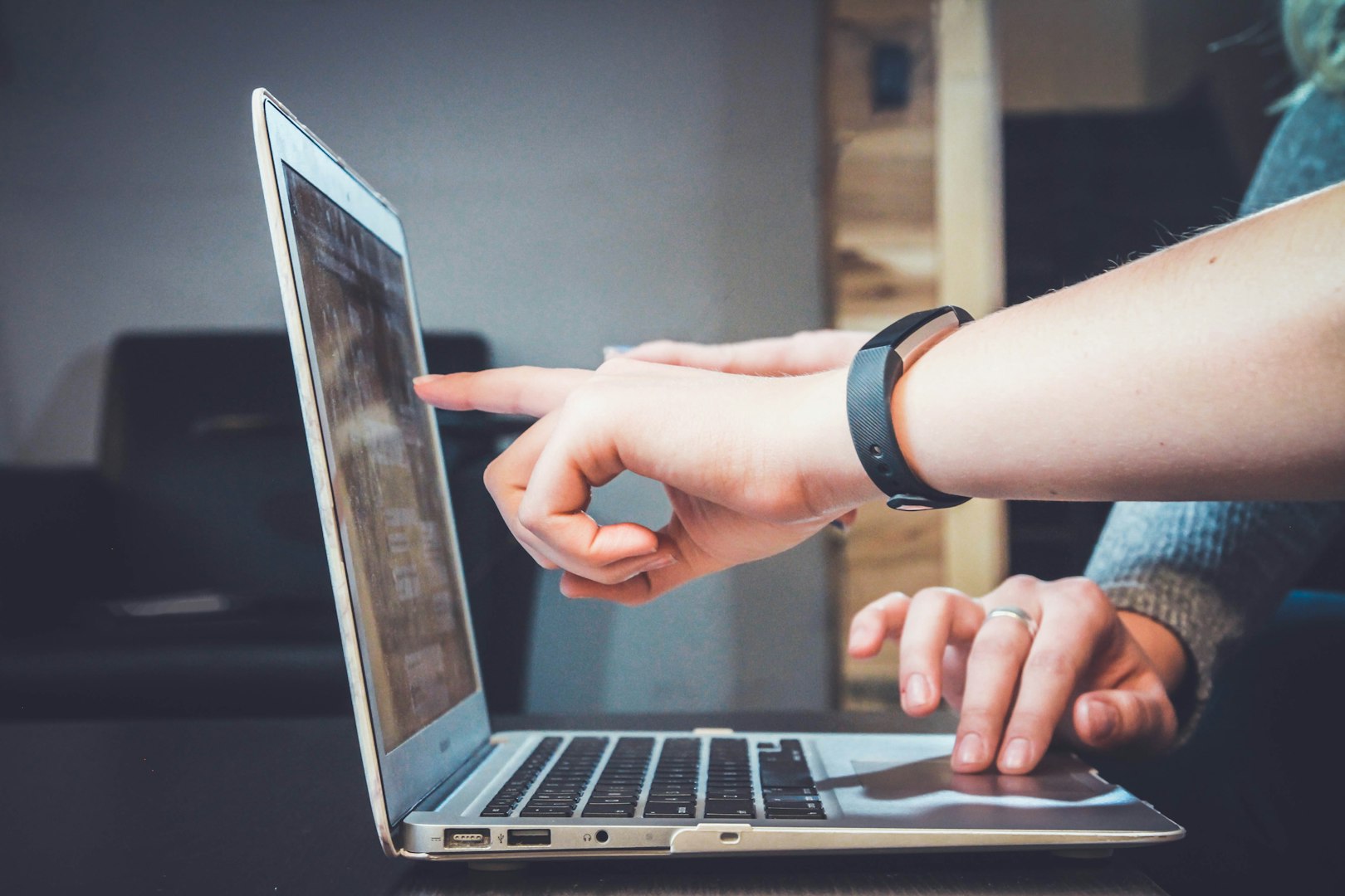 R-Creative.se - marketing on LinkedIn boost your business